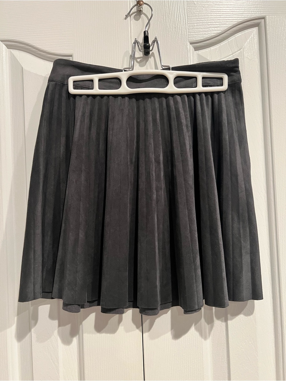 Vineyard Vines Faux Suede Pleated Skirt